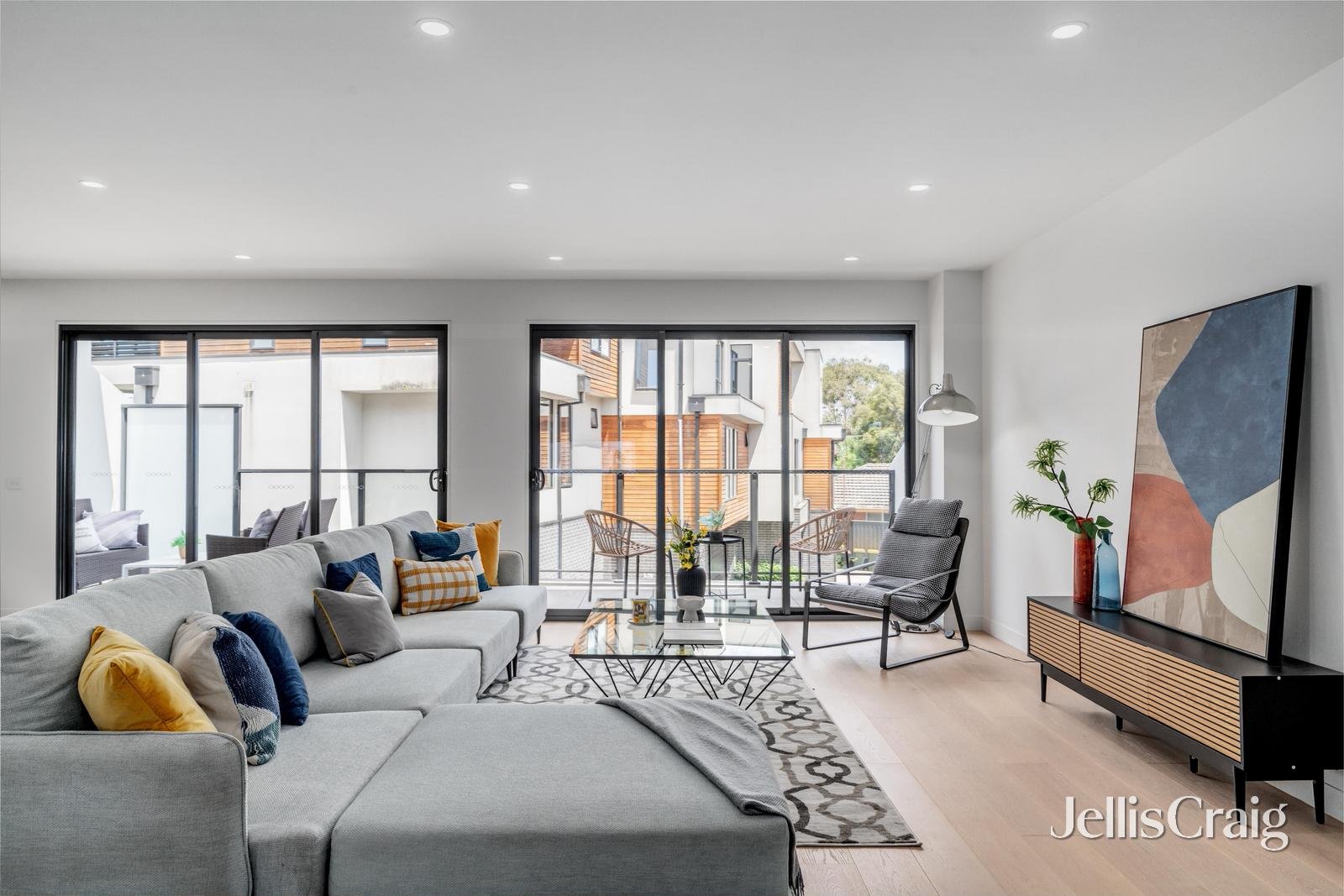 2/121 Mitcham Road, Donvale image 3