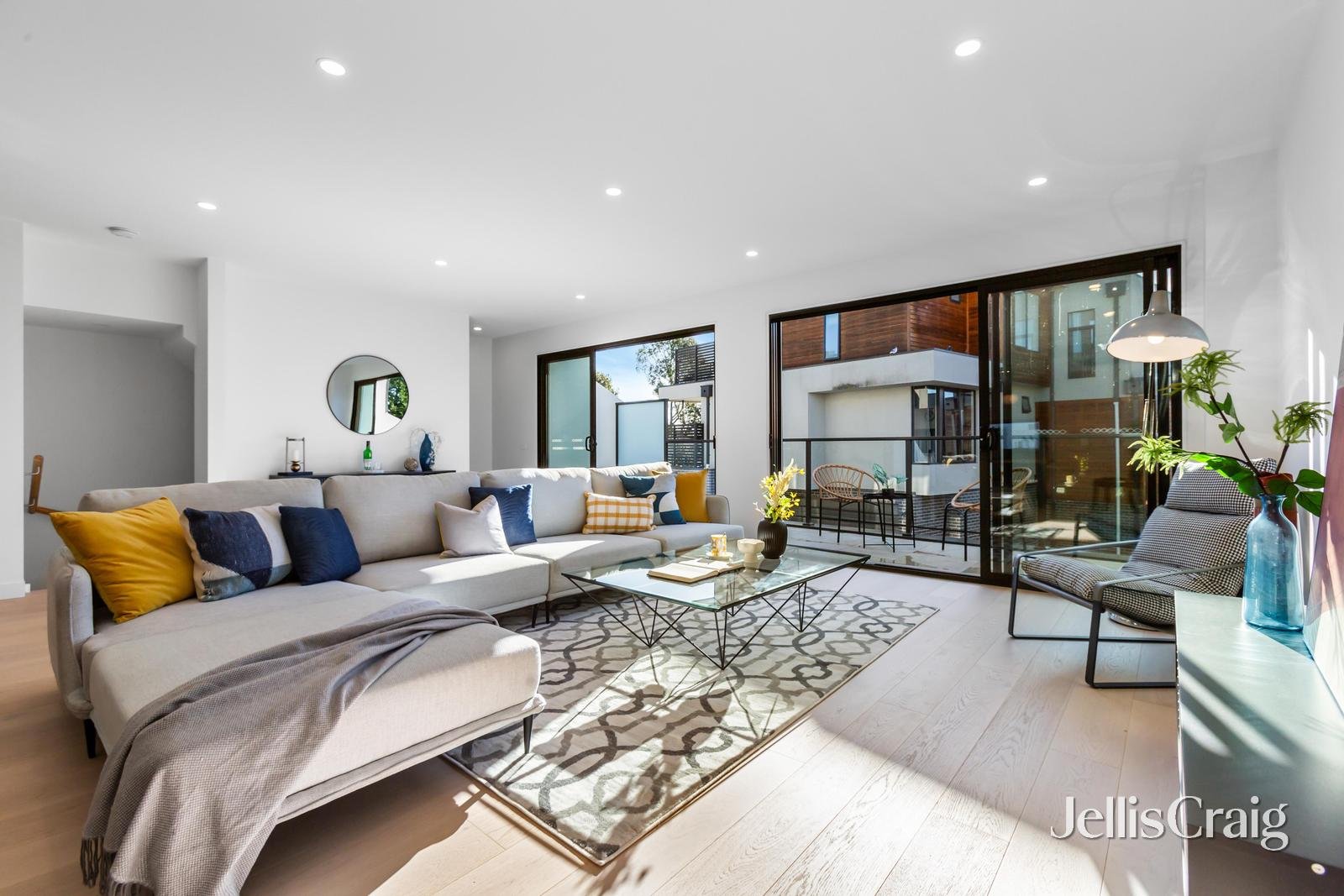 2/121 Mitcham Road, Donvale image 4