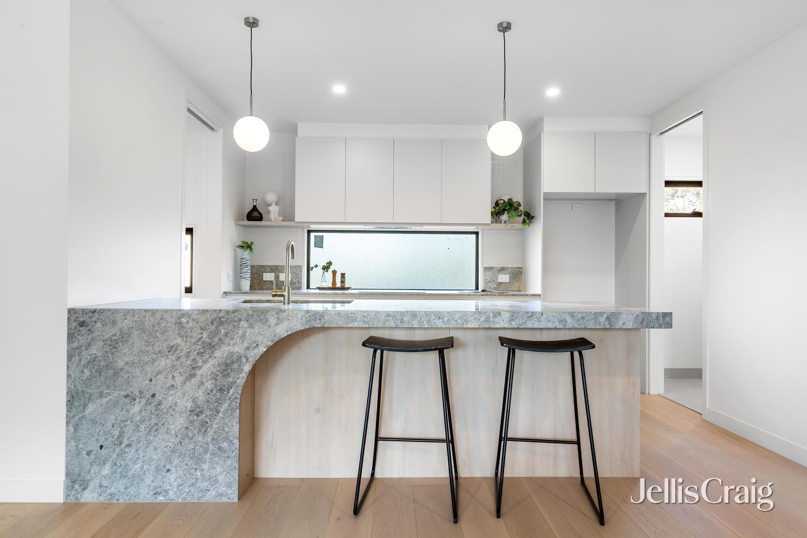 2/121 Mitcham Road, Donvale image 7