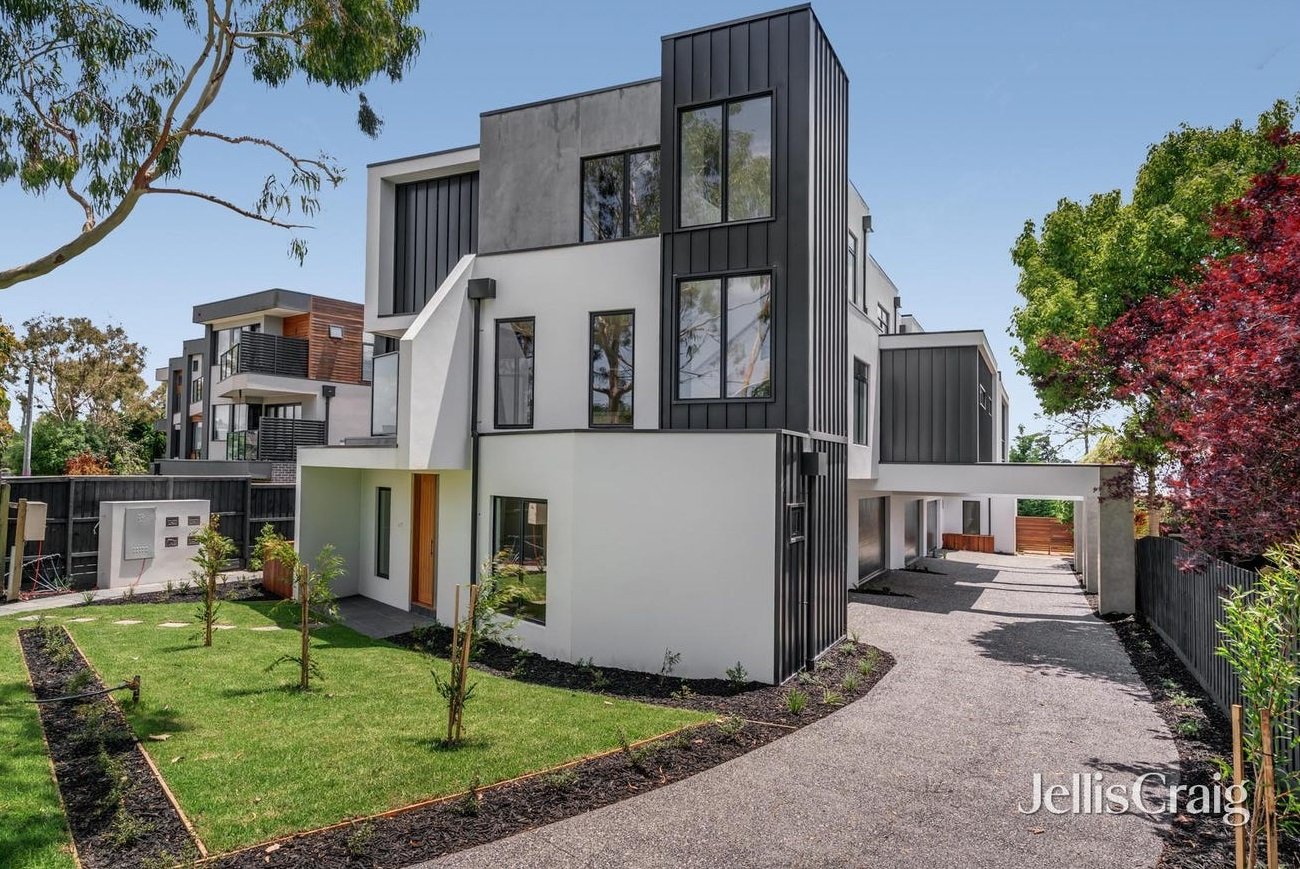 2/121 Mitcham Road, Donvale image 2