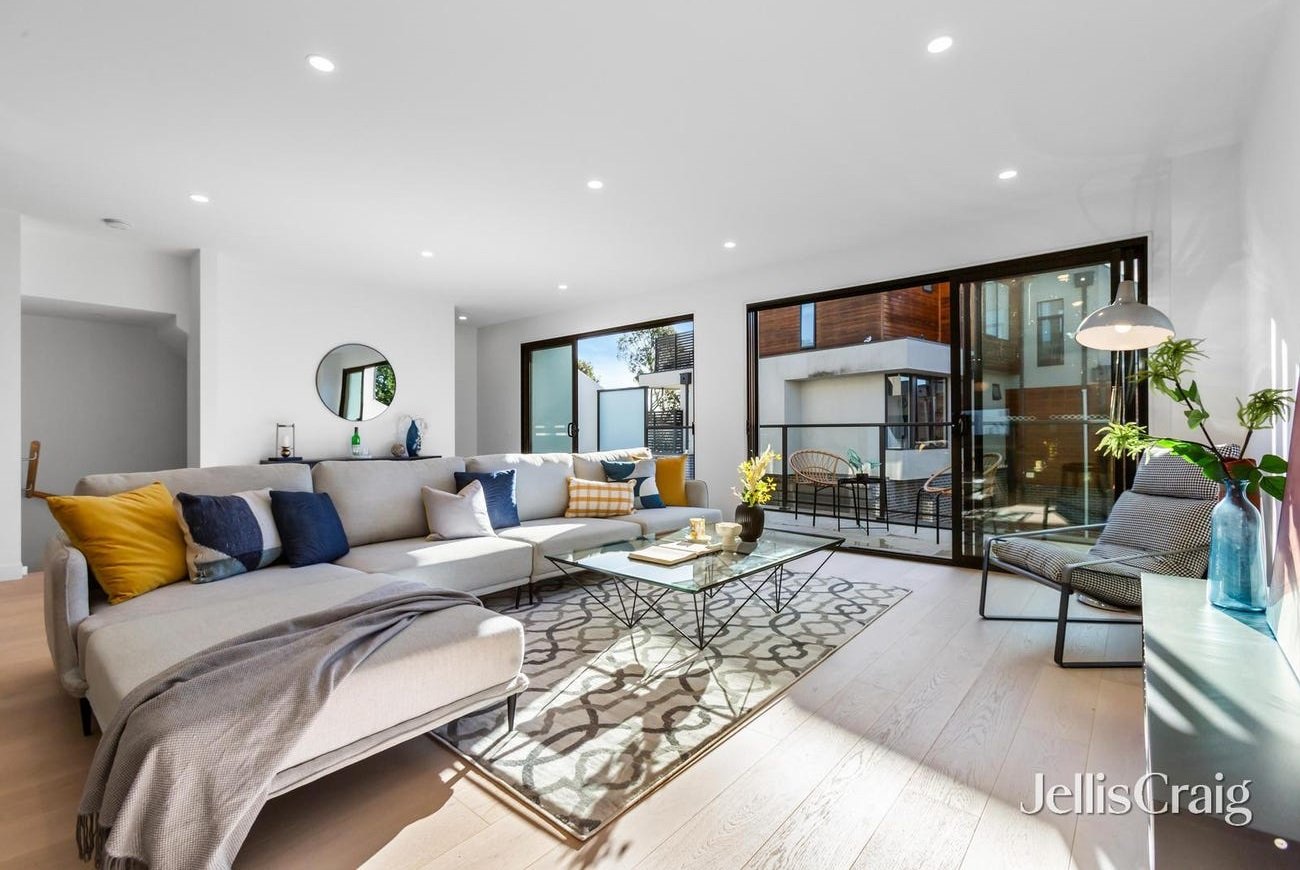 2/121 Mitcham Road, Donvale image 3