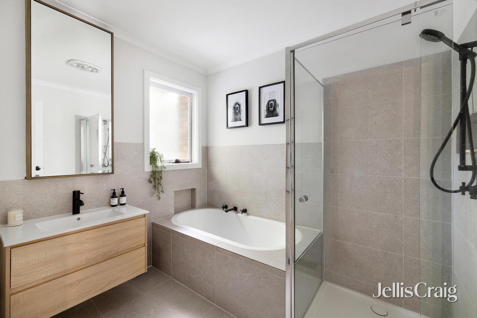 2/121 Yallambie Road, Macleod image 11