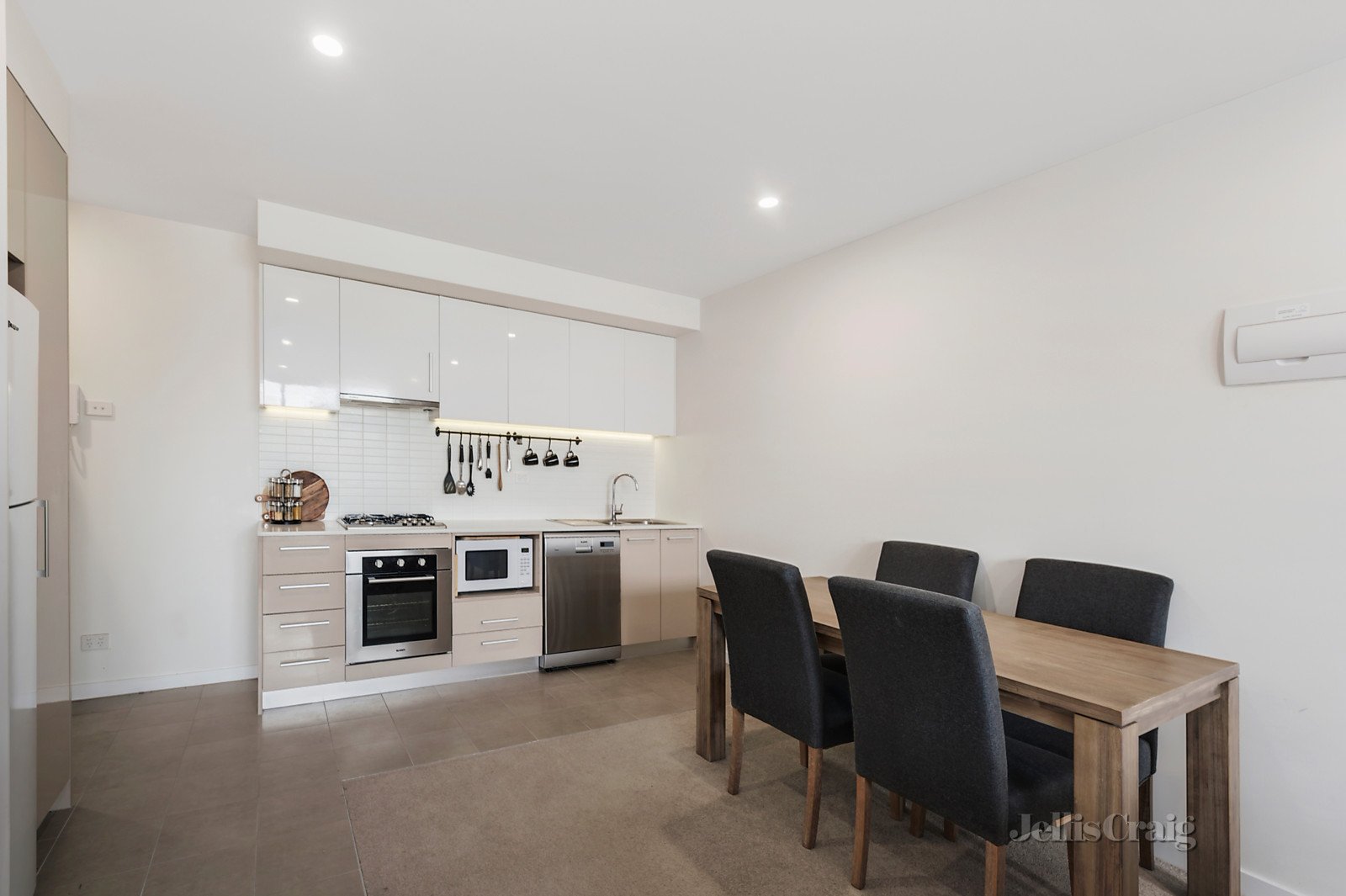 212/193 Springvale Road, Nunawading image 3