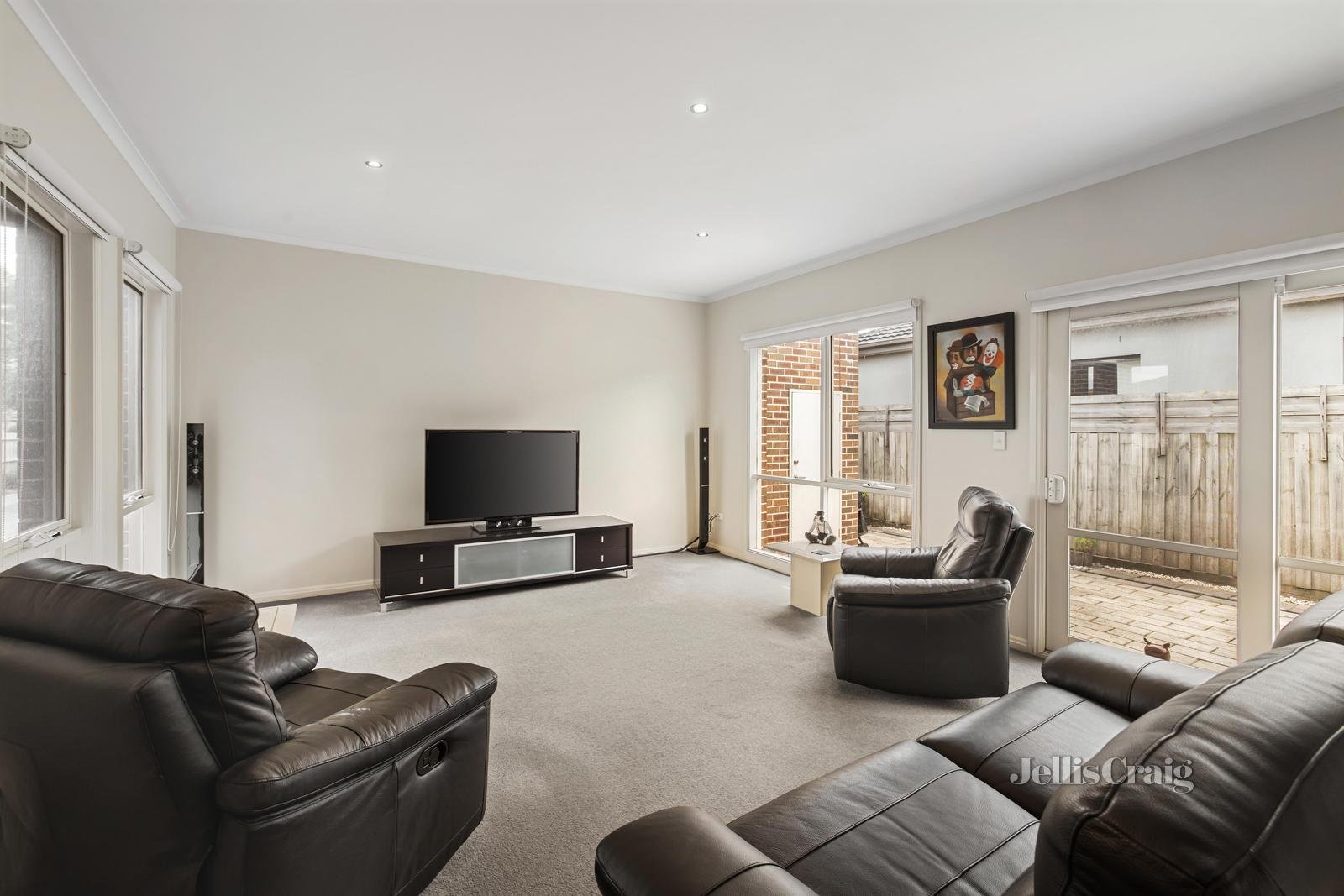 2/122 Marlborough Street, Bentleigh East image 2