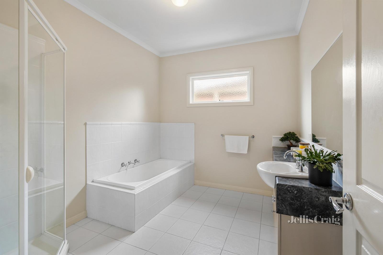 2/122 Marlborough Street, Bentleigh East image 9