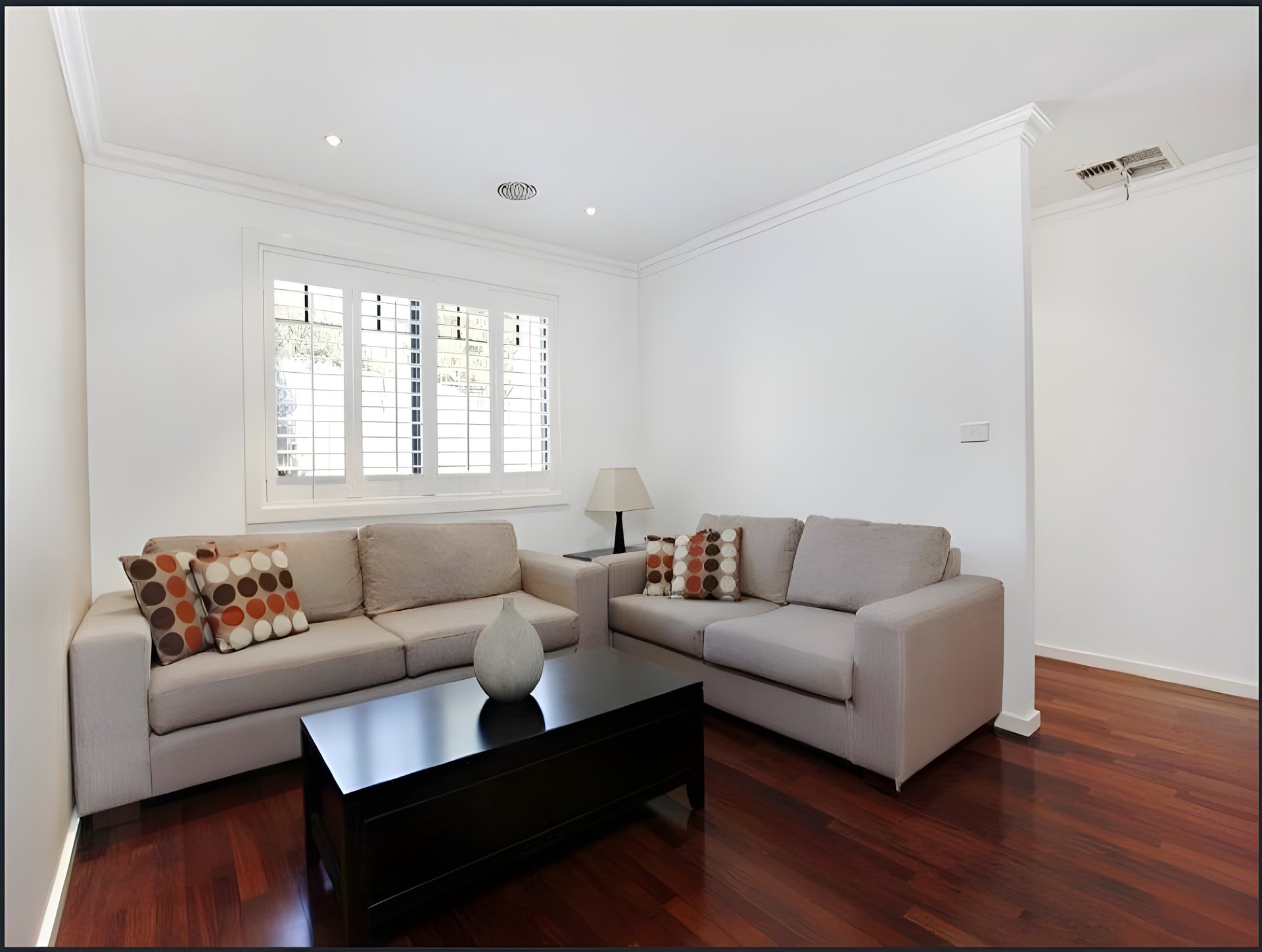 2/122 Ogilvie Street, Essendon image 3