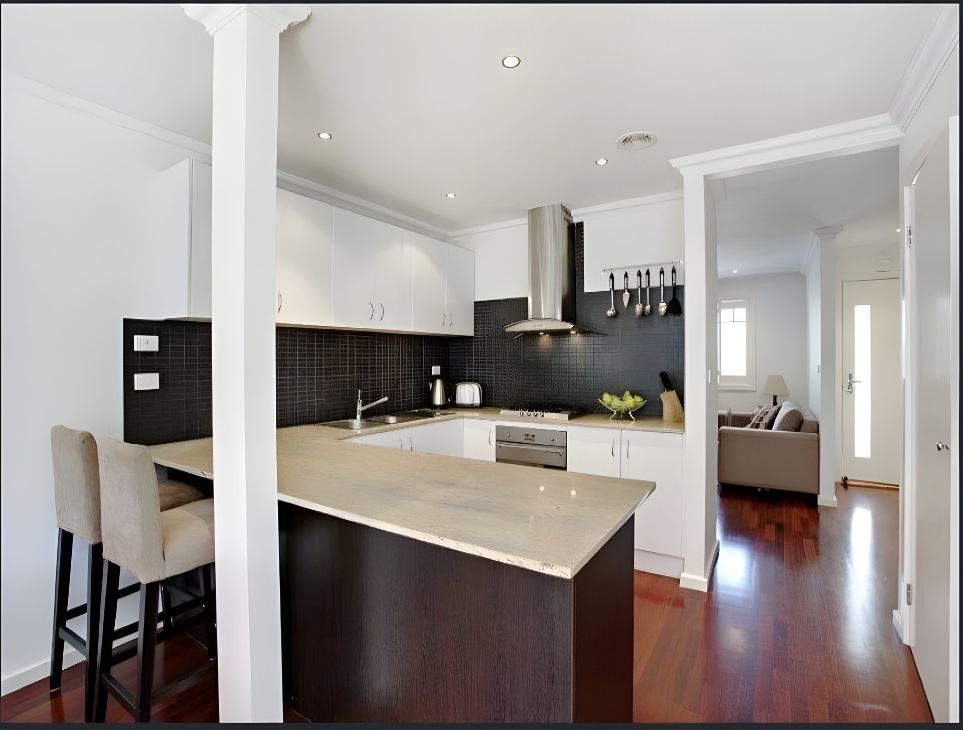 2/122 Ogilvie Street, Essendon image 2