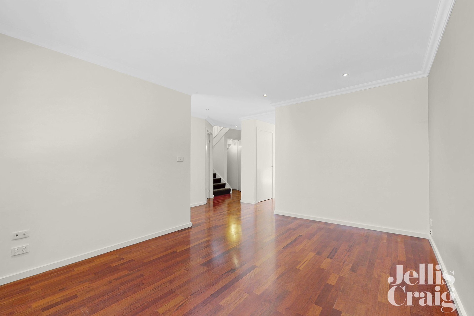 2/122 Ogilvie Street, Essendon image 5