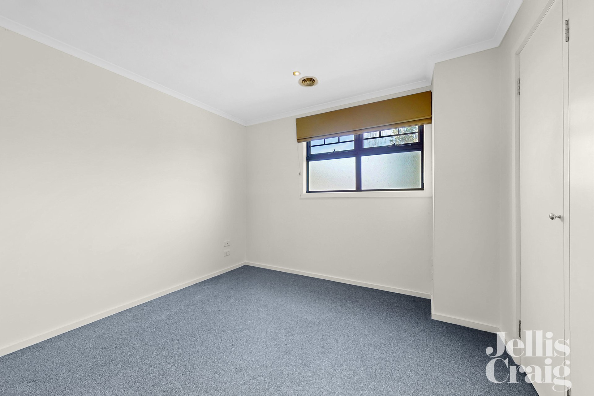 2/122 Ogilvie Street, Essendon image 8