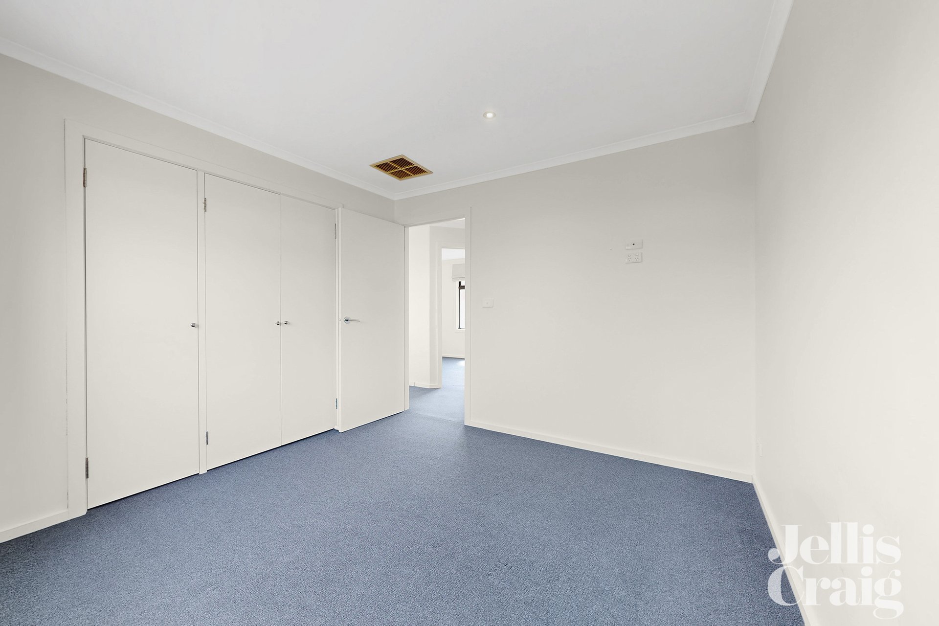 2/122 Ogilvie Street, Essendon image 9