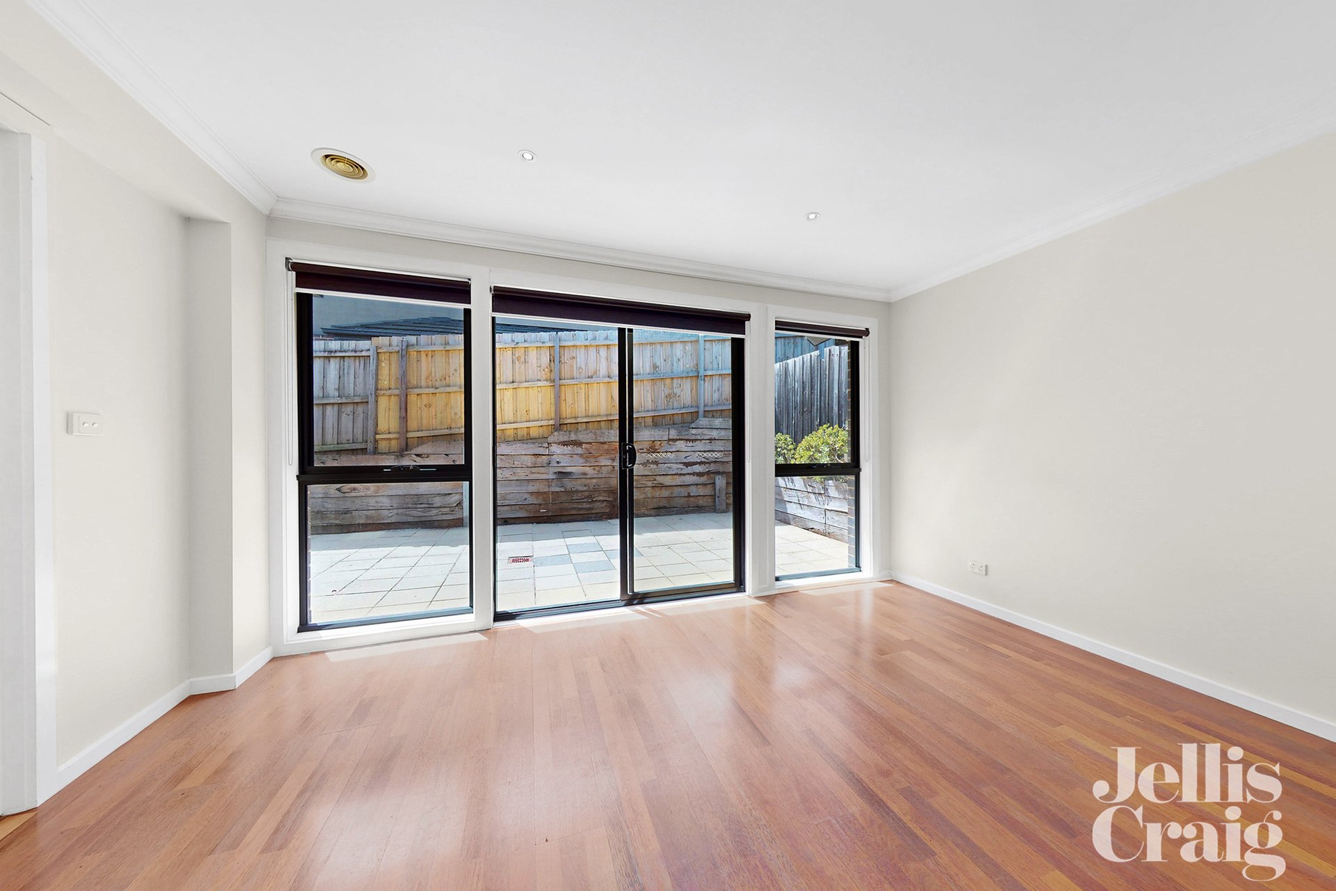 2/122 Ogilvie Street, Essendon image 7