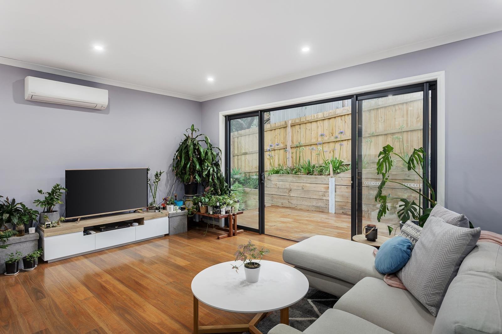 2/122 St Helena Road, Briar Hill image 4