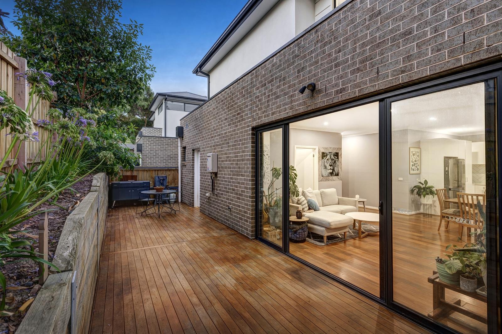 2/122 St Helena Road, Briar Hill image 9