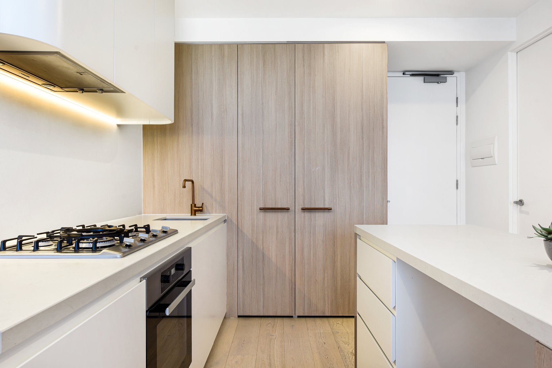 212/25 O'Sullivan Road, Glen Waverley image 3
