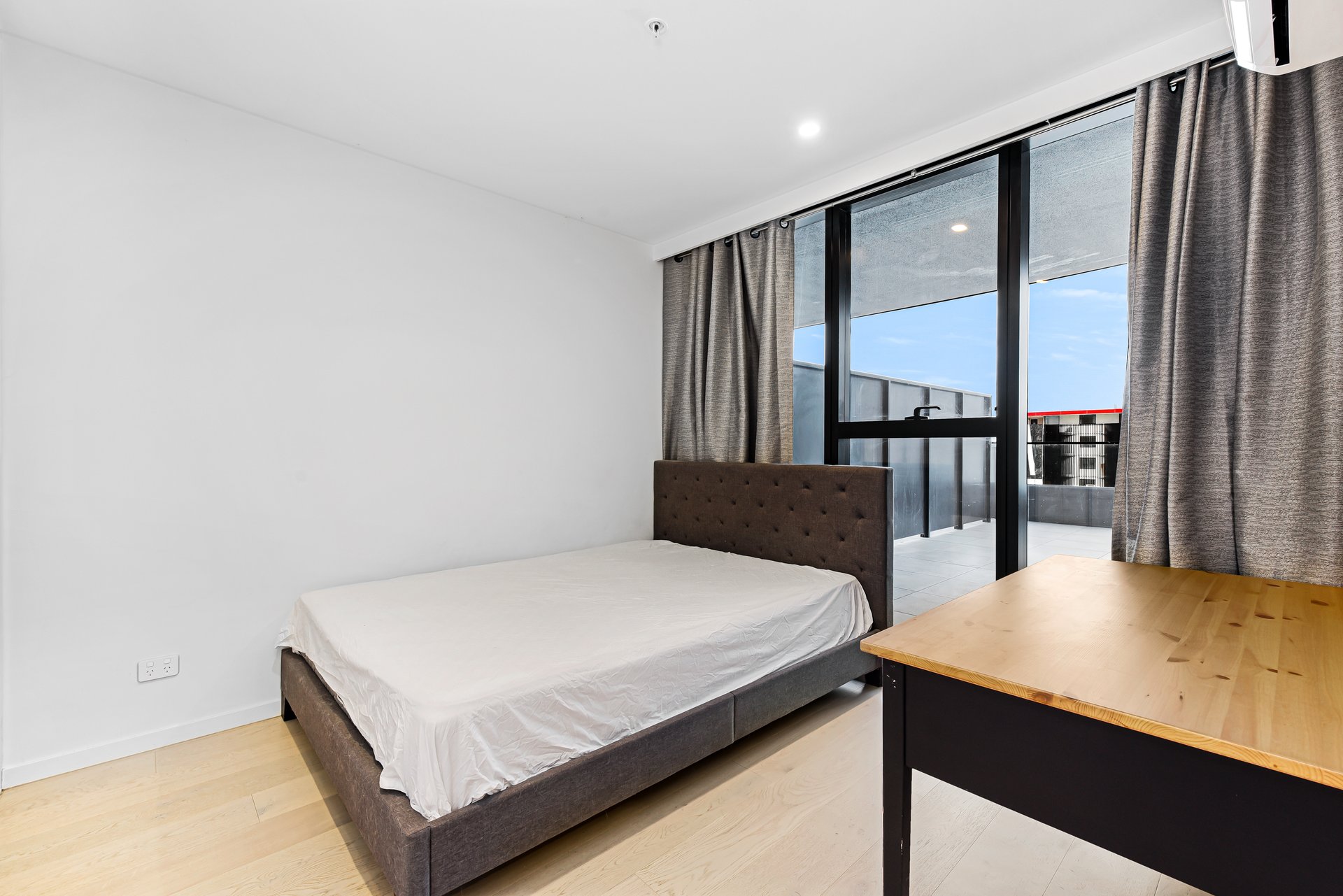 212/25 O'Sullivan Road, Glen Waverley image 4