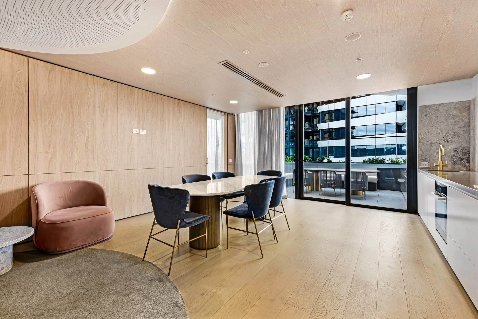 212/25 O'Sullivan Road, Glen Waverley image 14