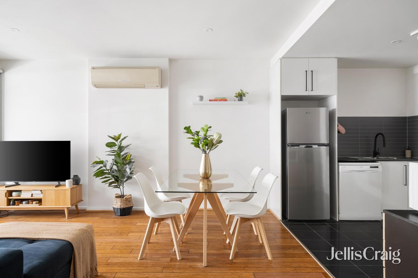 212/2A Montrose Place, Hawthorn&nbsp;East image 2