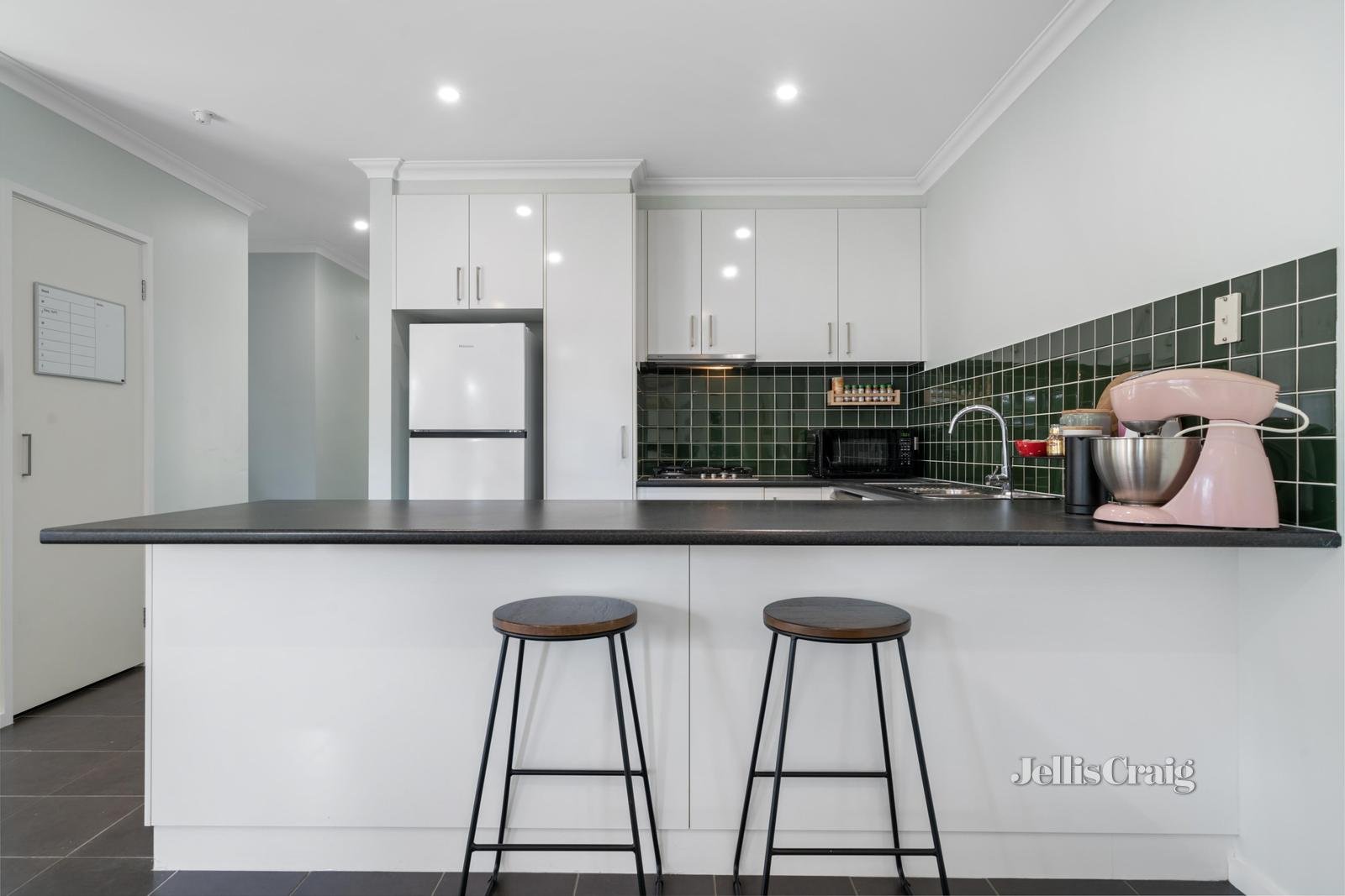 2/123 Cambridge Road, Mooroolbark image 3