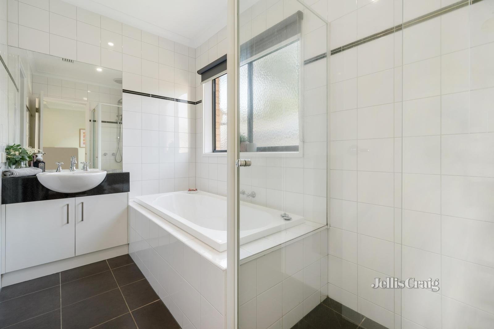 2/123 Cambridge Road, Mooroolbark image 5