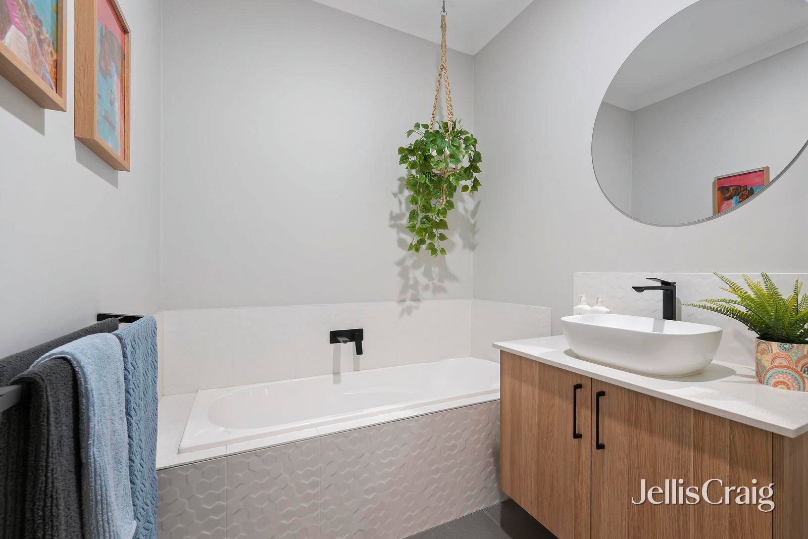 2/123 Esther Crescent, Mooroolbark image 11