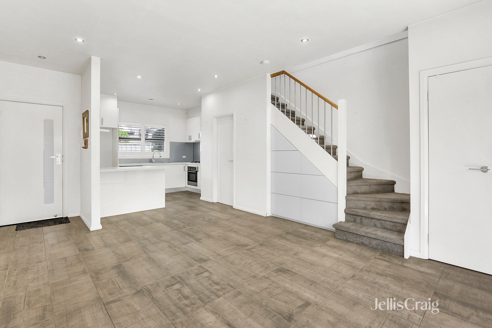 2/123 West Street, Hadfield image 3