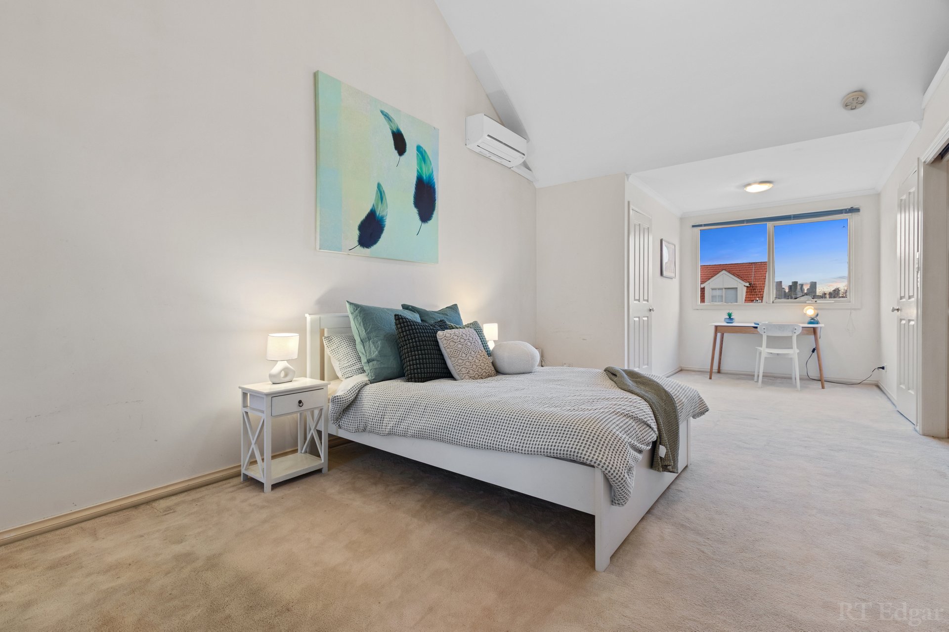Property Gallery Thumbnail 3
