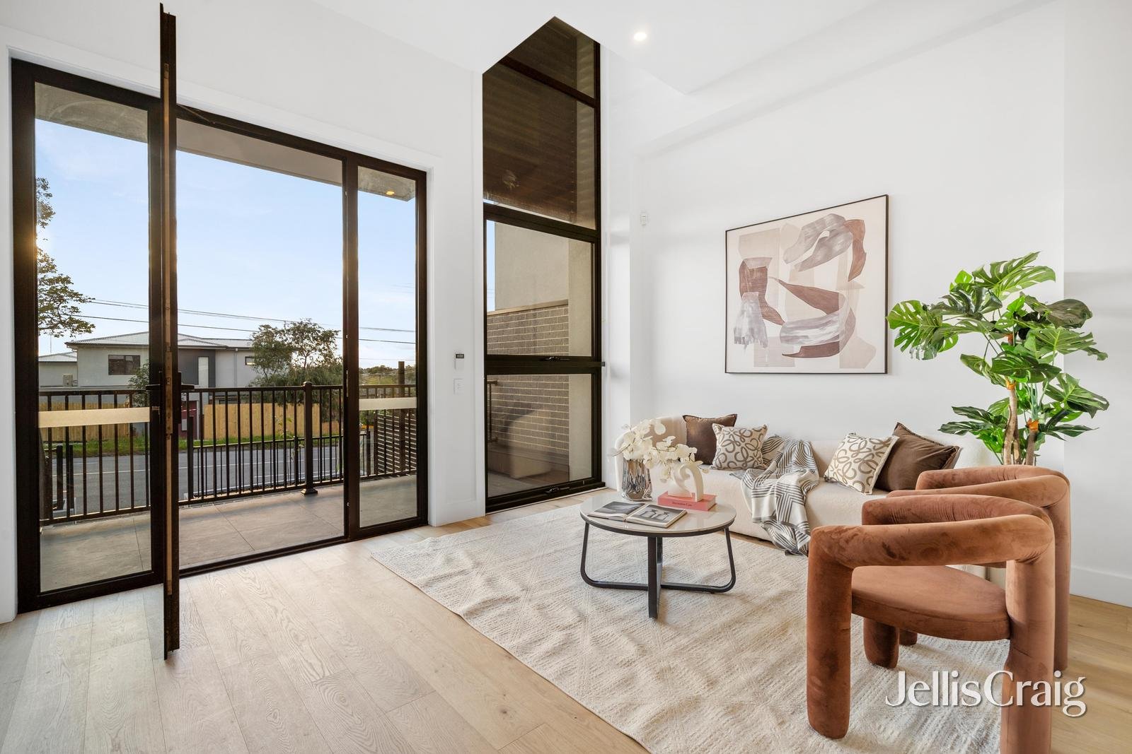 2/124-126 Huntingdale Road, Mount Waverley image 3