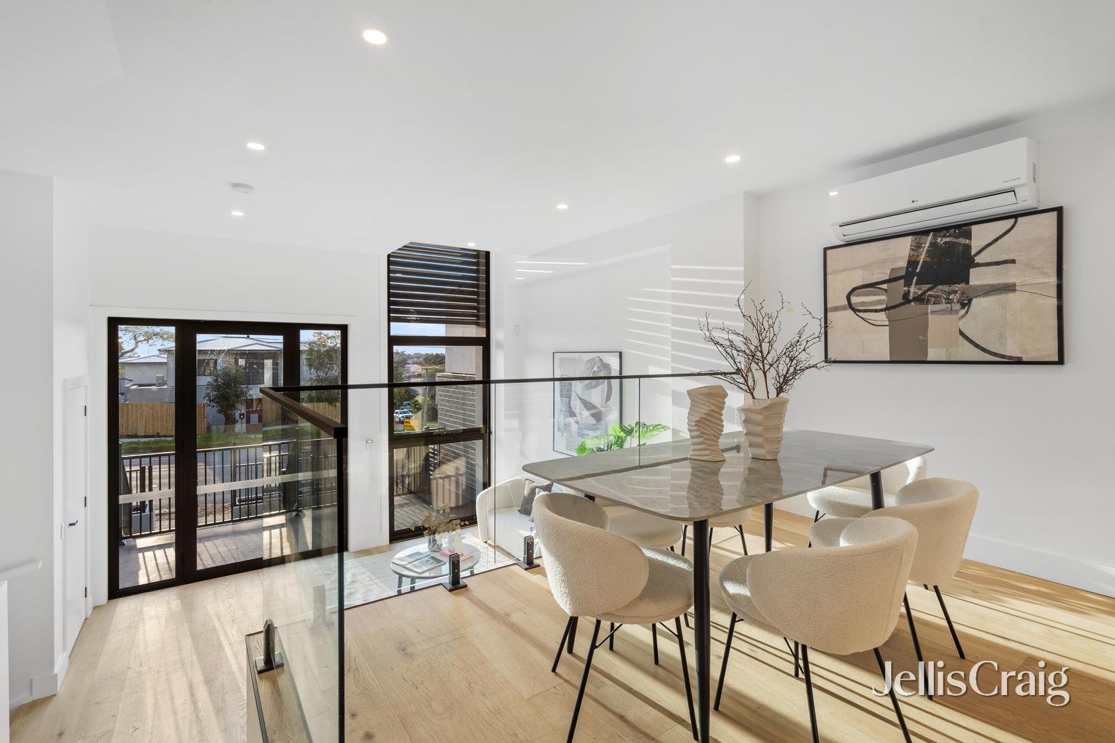 2/124-126 Huntingdale Road, Mount Waverley image 4