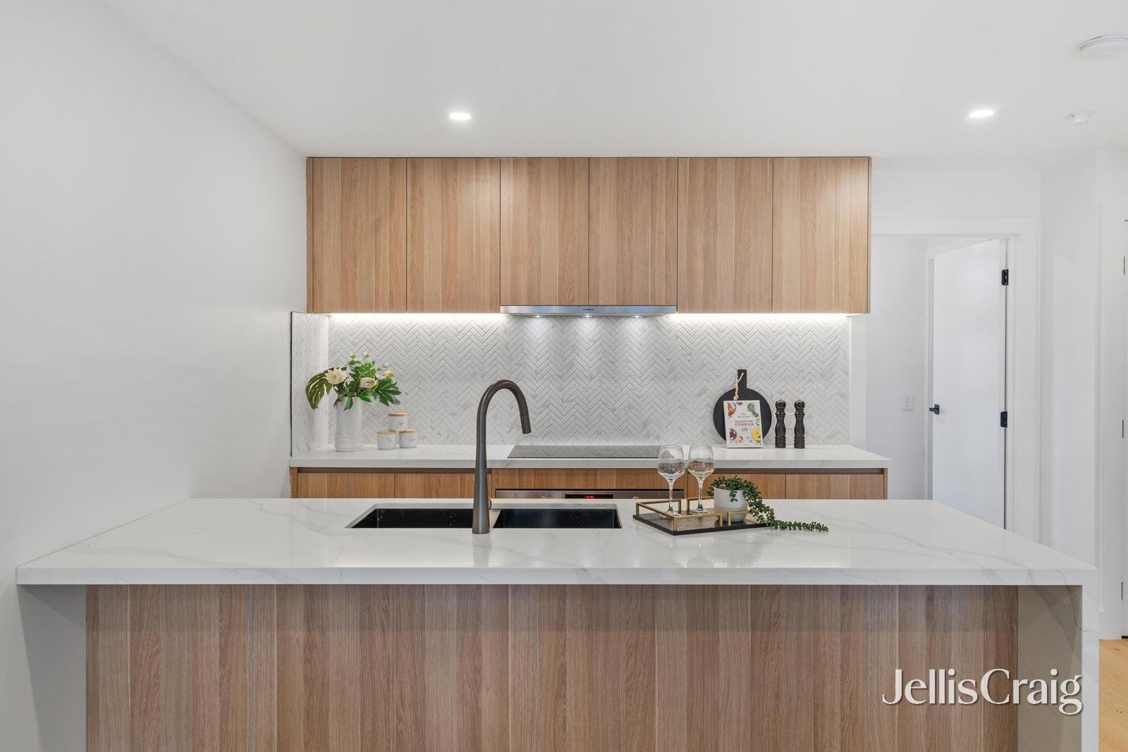 2/124-126 Huntingdale Road, Mount Waverley image 5