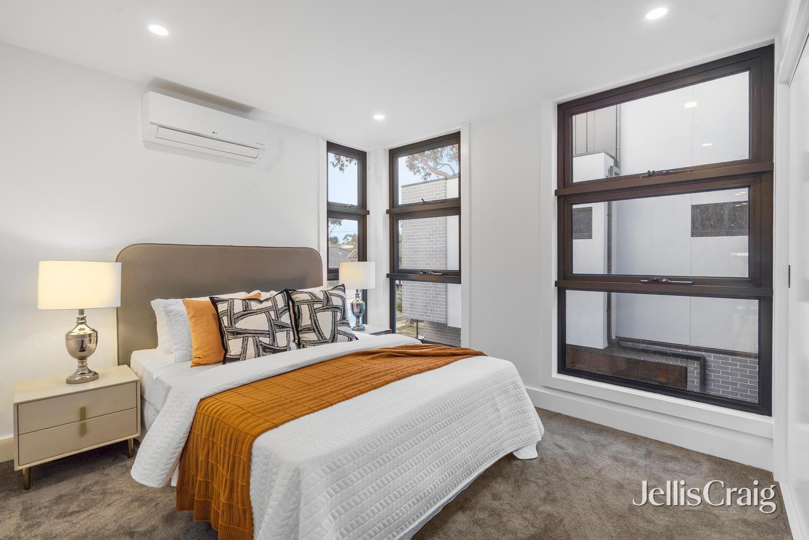 2/124-126 Huntingdale Road, Mount Waverley image 7
