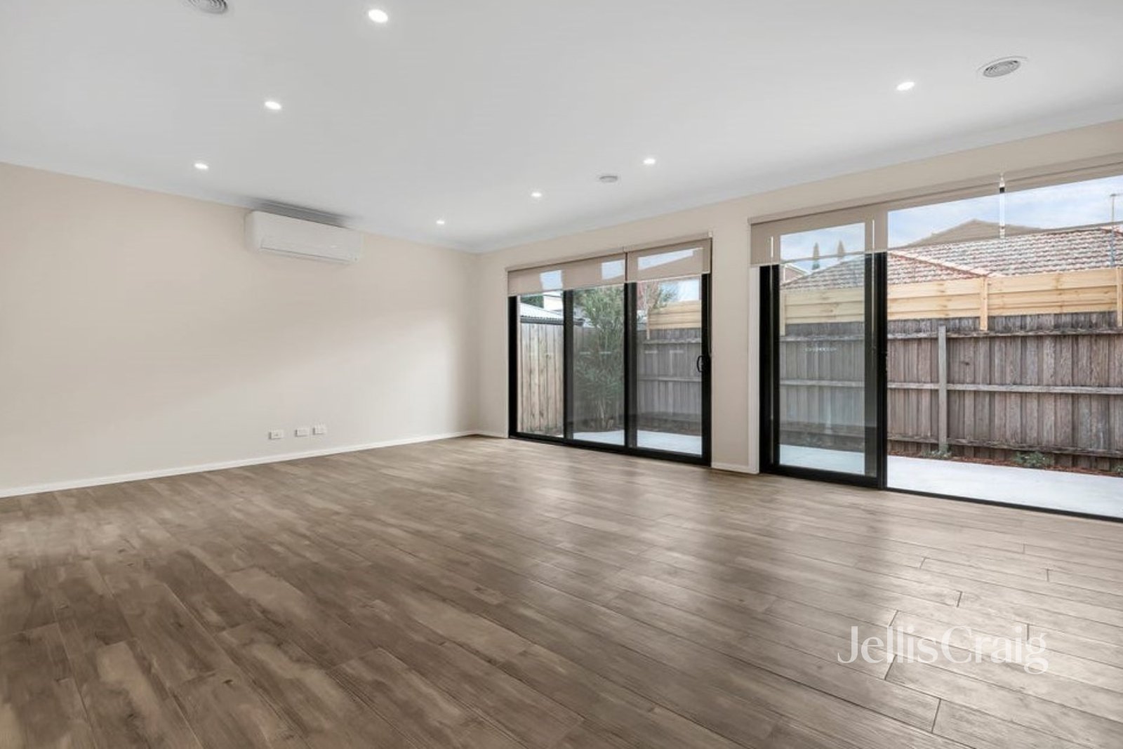 2/124 Scott Grove, Kingsbury image 4