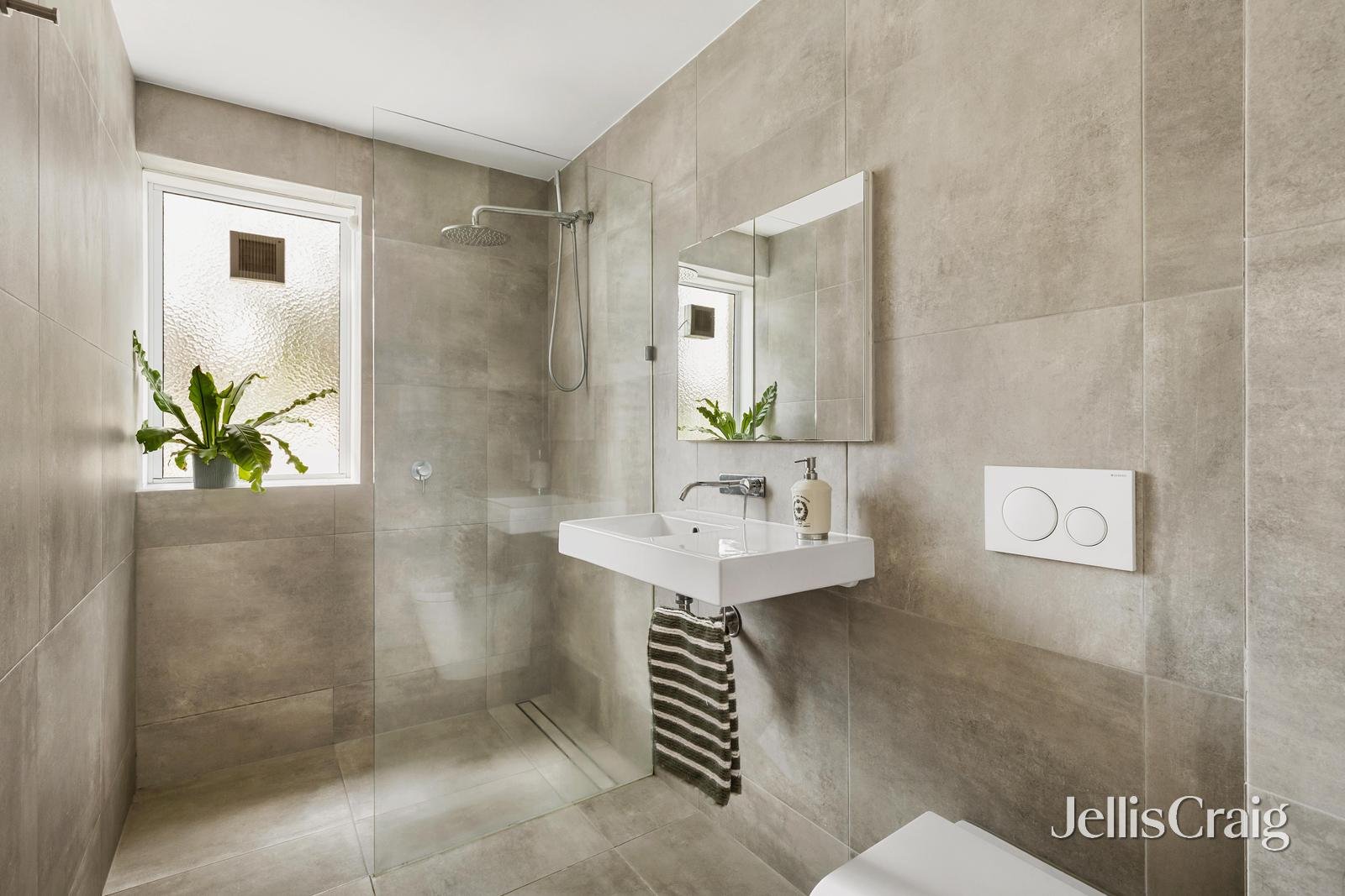 2/124b Barkers Road, Hawthorn image 5