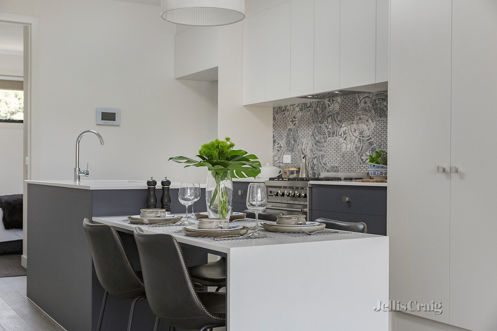 2/125 Grange Road, Fairfield image 5