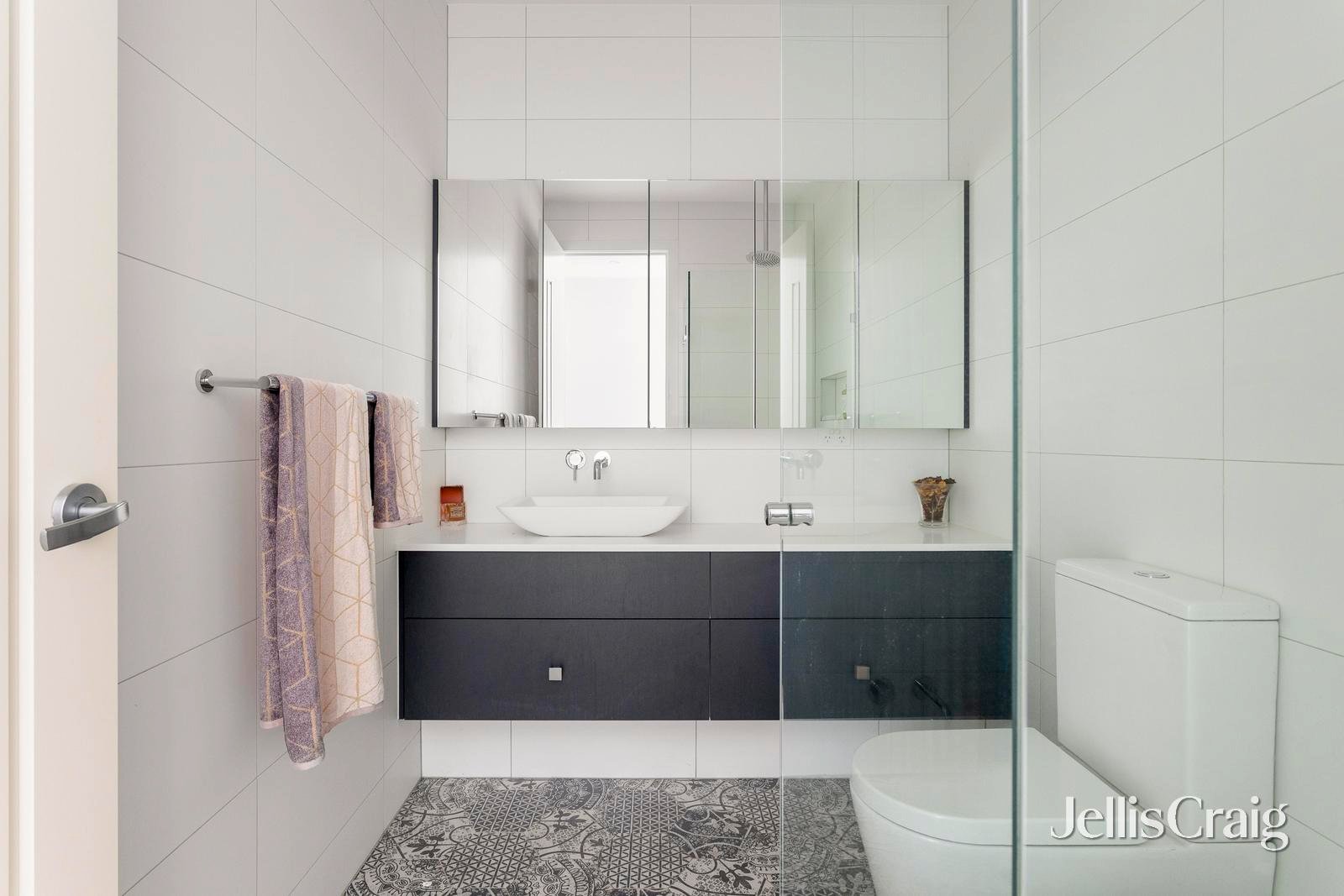 2/125 Grange Road, Fairfield image 5