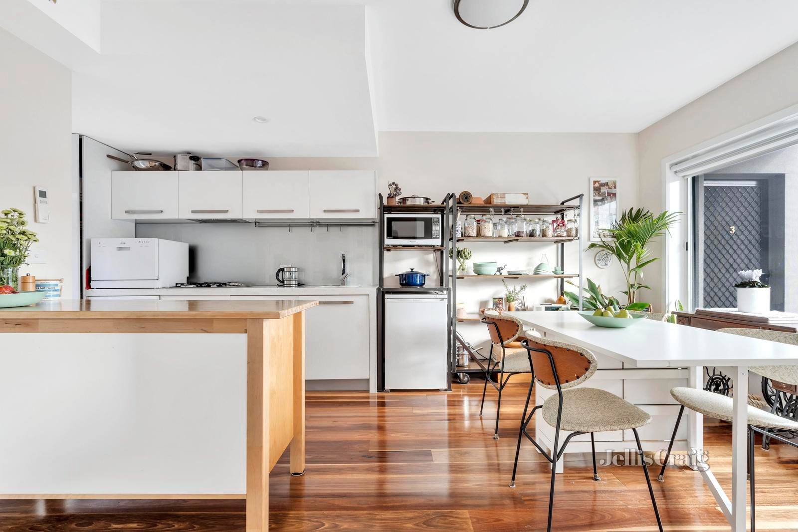 2/126 Albion Street, Brunswick image 3