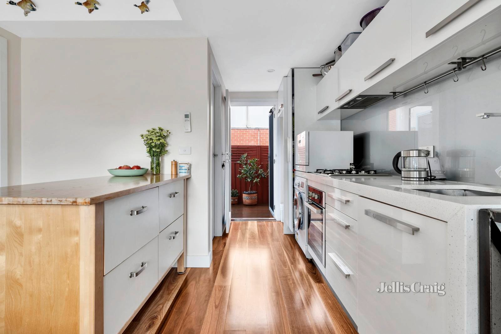 2/126 Albion Street, Brunswick image 4