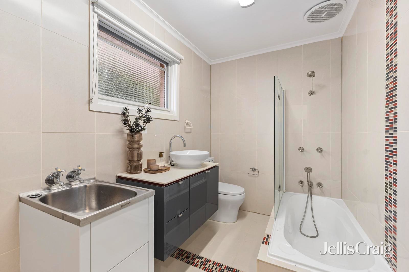 2/126 Heatherdale Road, Mitcham image 5