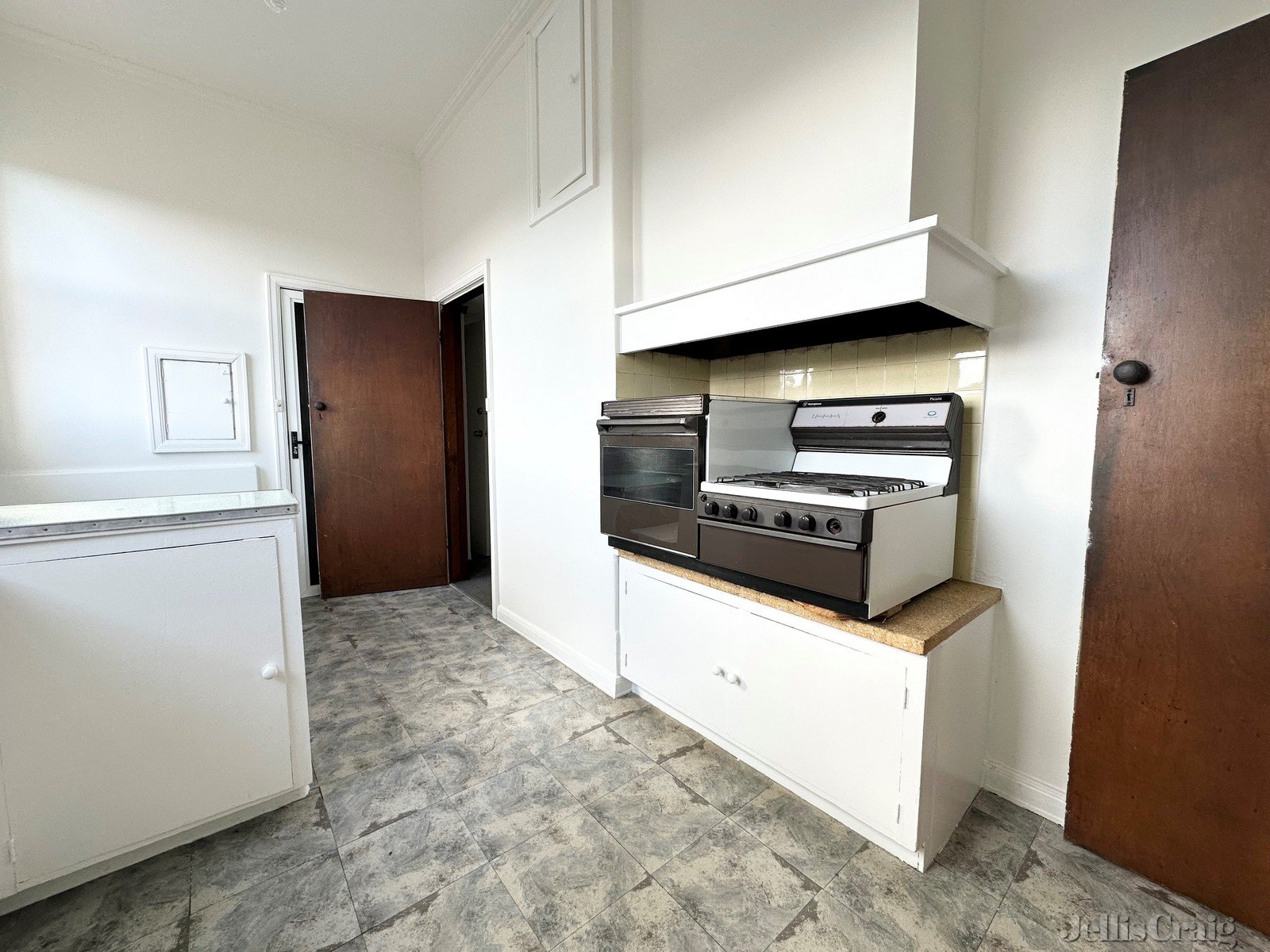 2/126 Moreland Road, Brunswick image 3