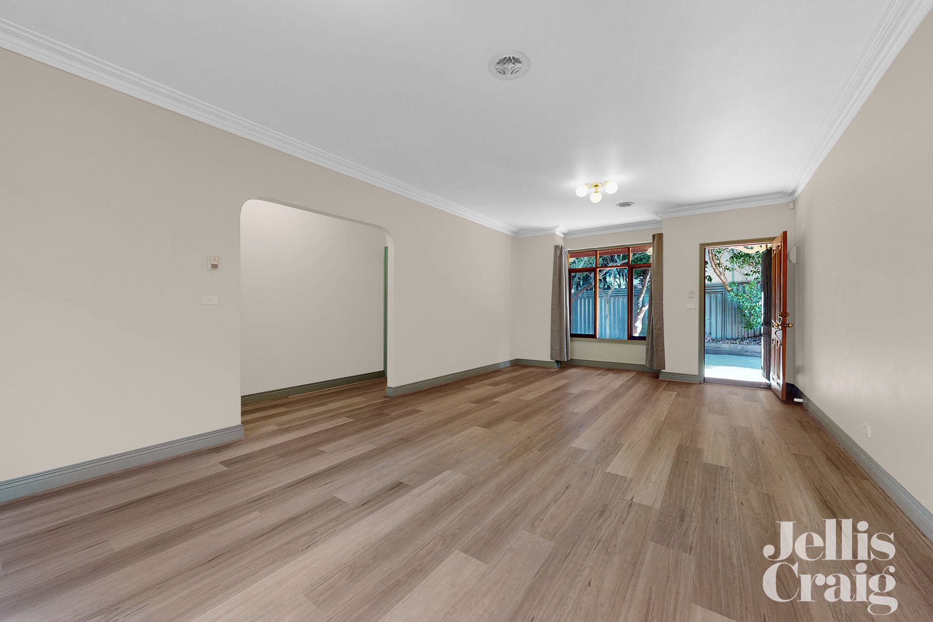 2/127 Ogilvie Street, Essendon image 3