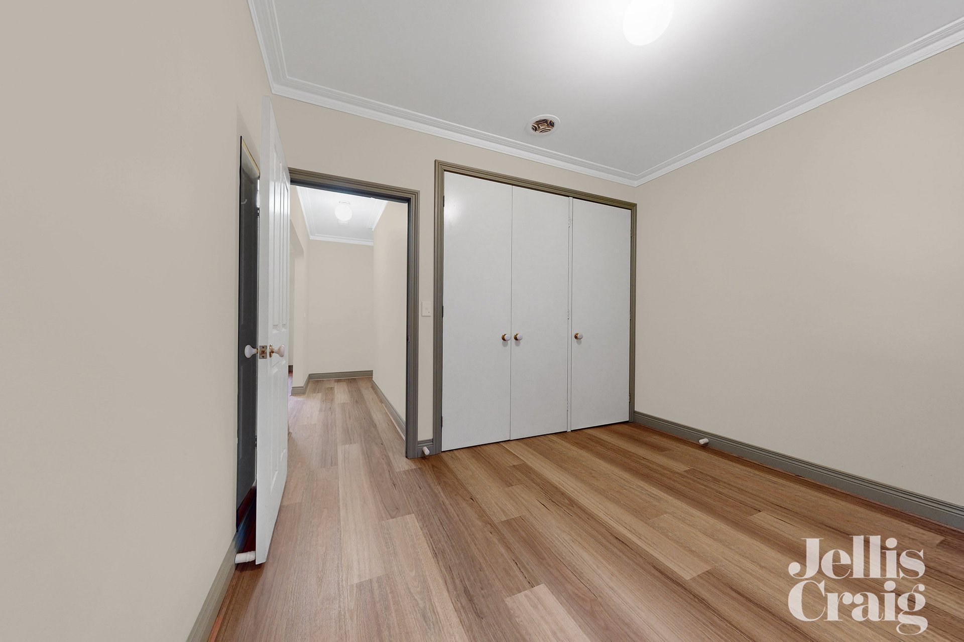 2/127 Ogilvie Street, Essendon image 6