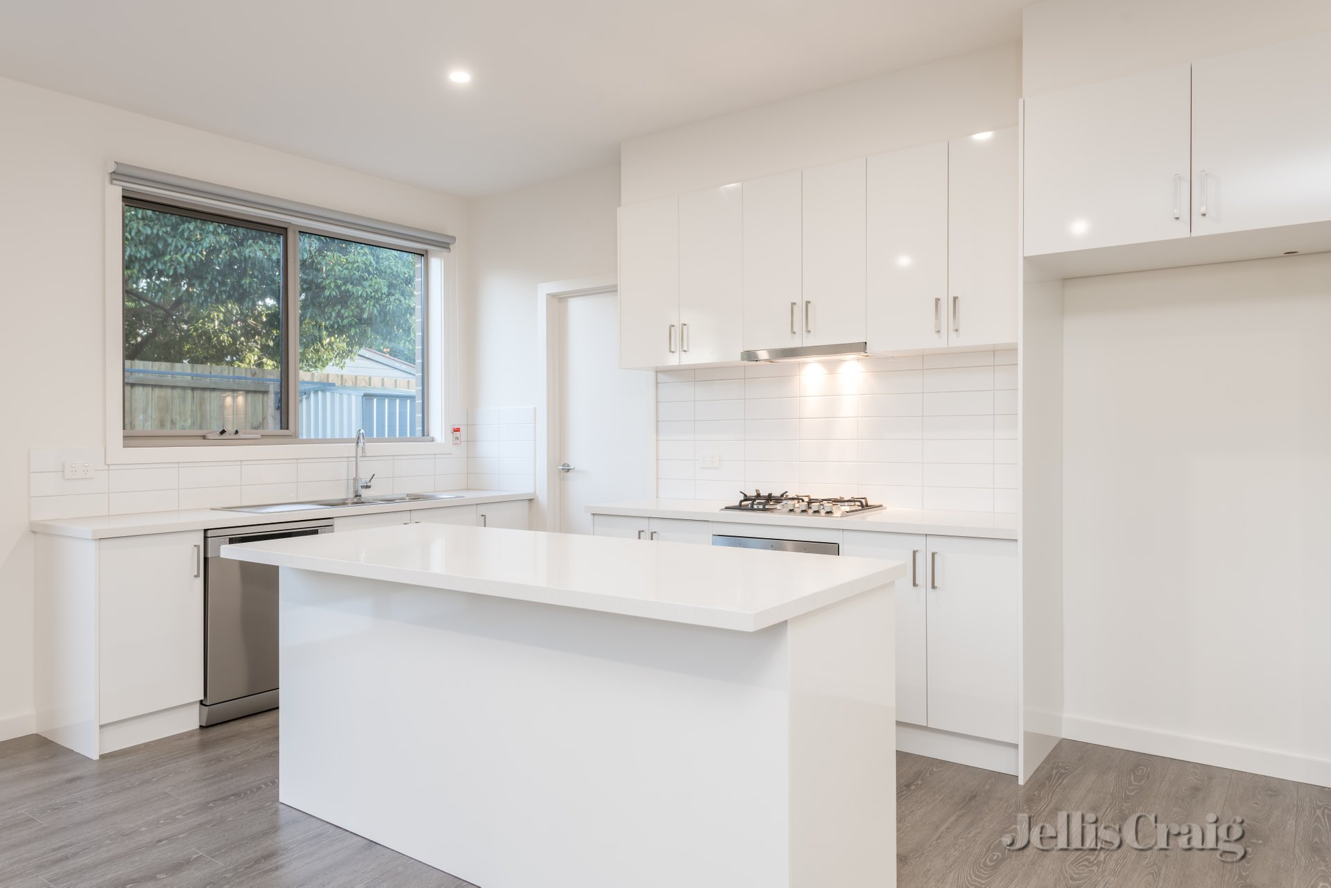 2/128 Kanooka Road, Boronia image 3