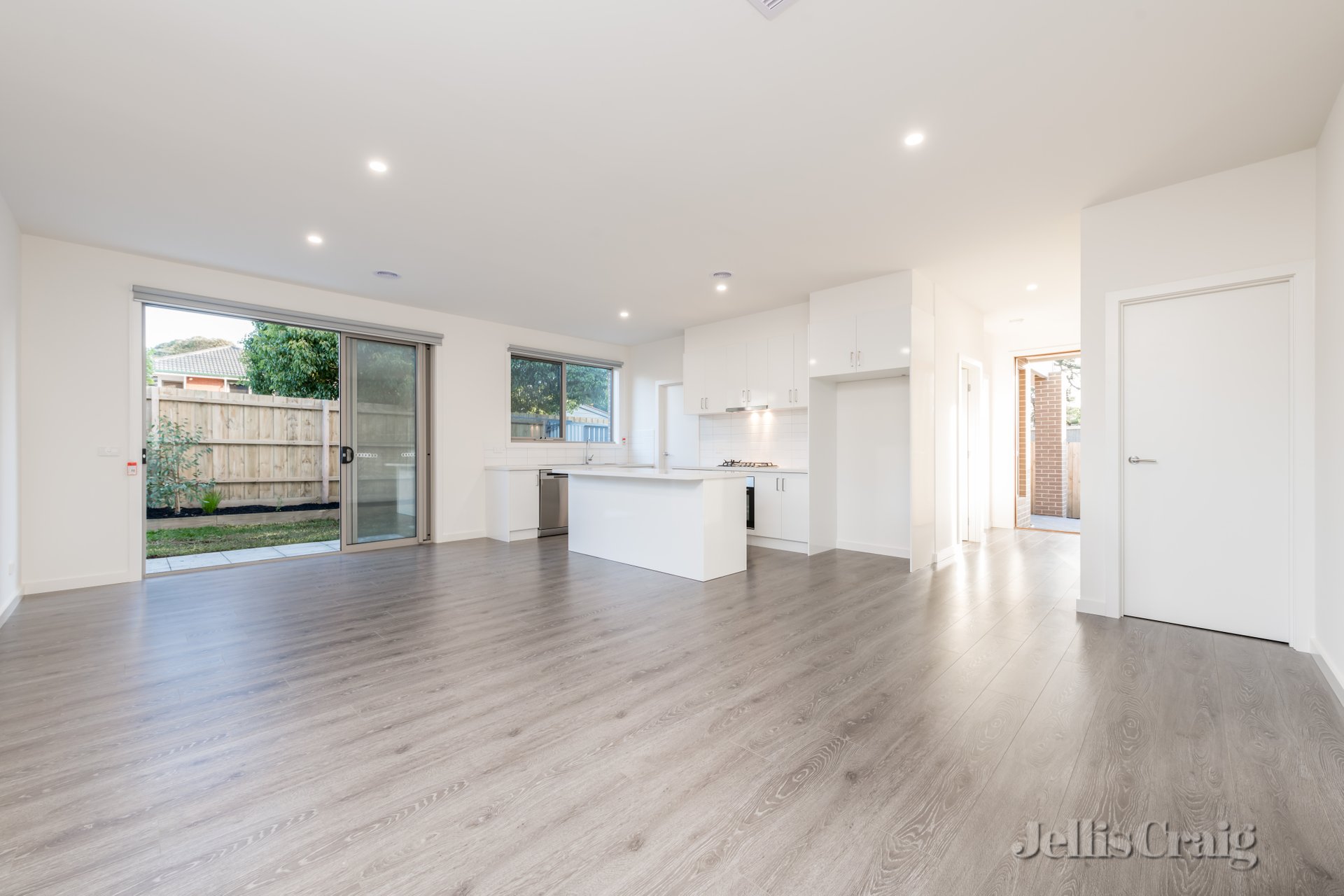 2/128 Kanooka Road, Boronia image 2