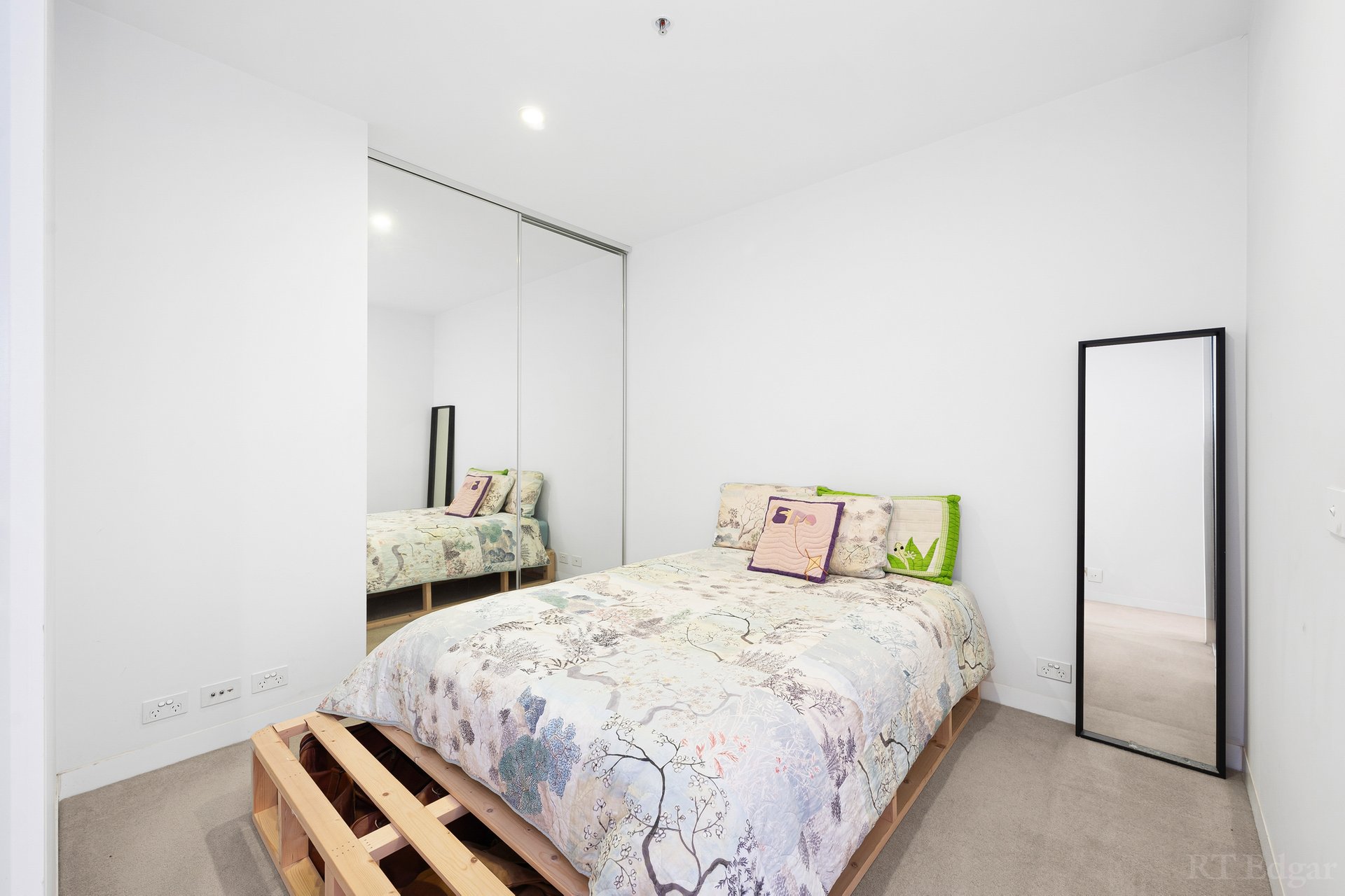 212/99 Dow Street, Port Melbourne image 5