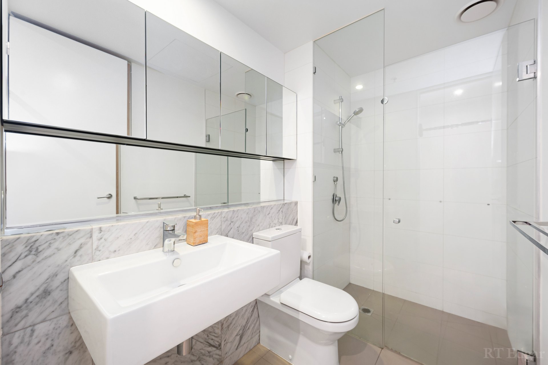212/99 Dow Street, Port Melbourne image 6