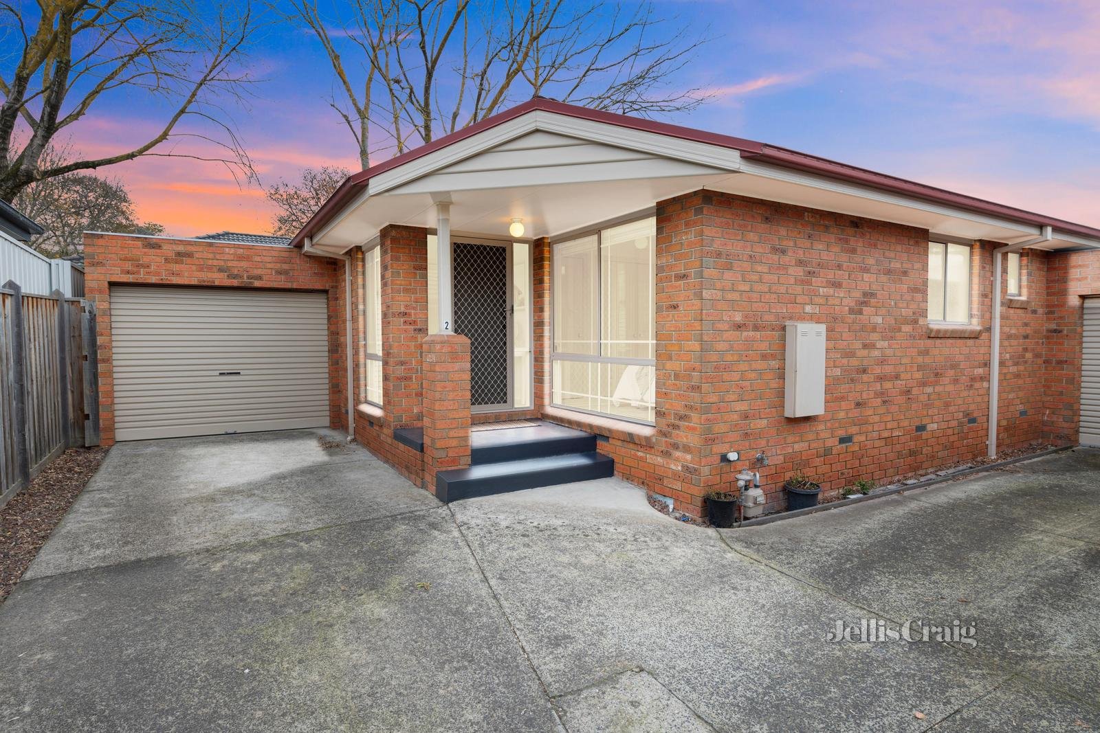 2/12A Lusher Road, Croydon image 1