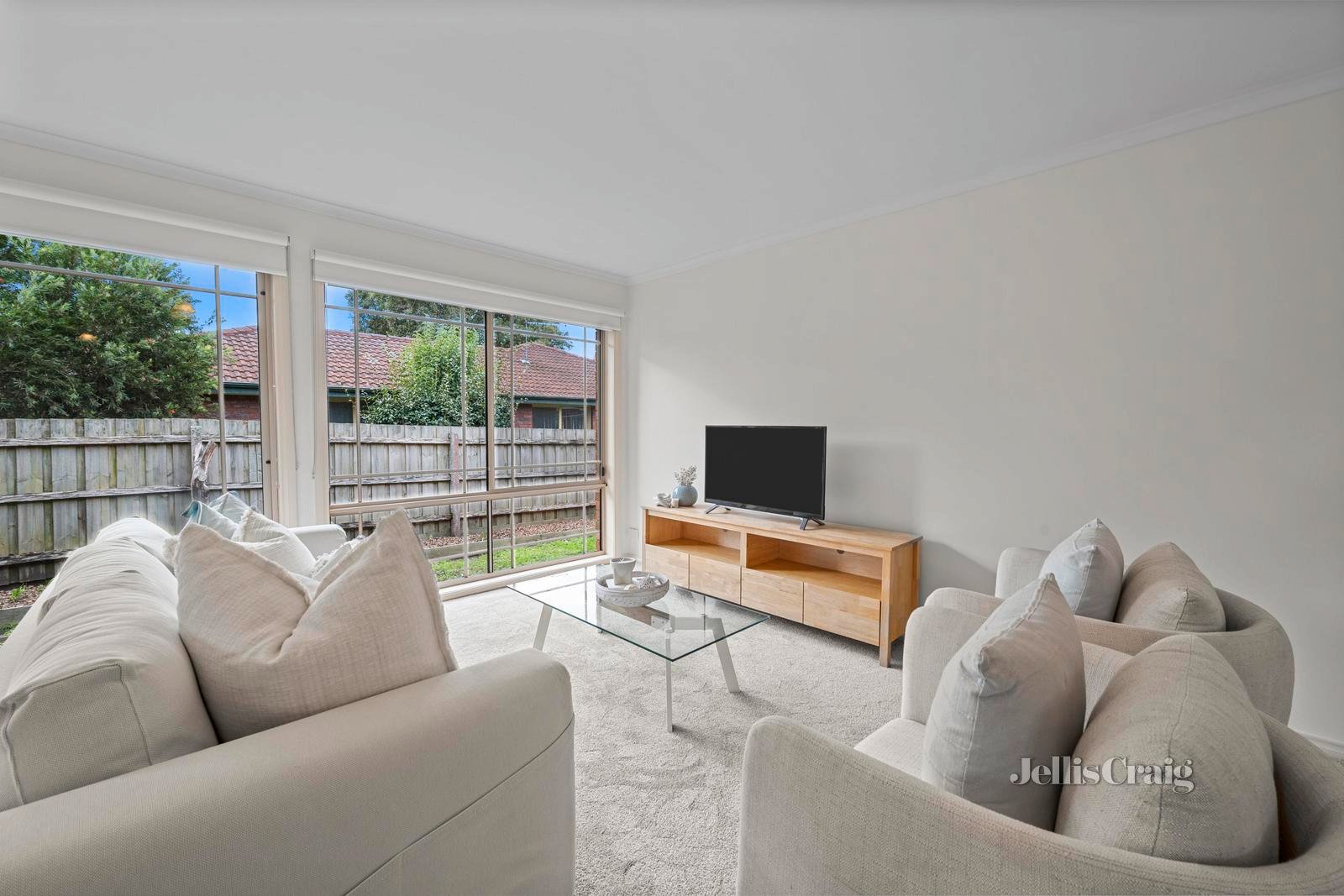 2/12A Lusher Road, Croydon image 4