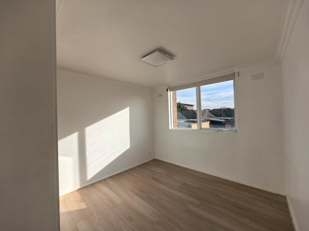 2/13 Alberta Street, West Footscray image 5