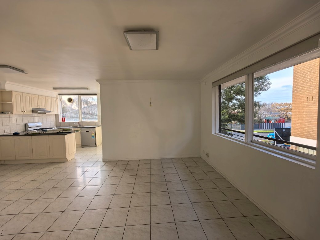 2/13 Alberta Street, West Footscray image 4