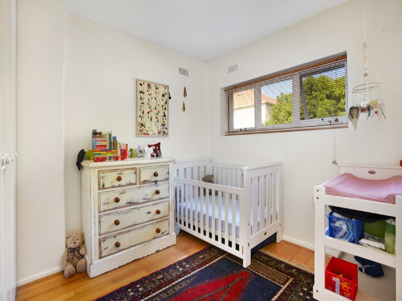 2/13 Beach Avenue, Elwood image 3