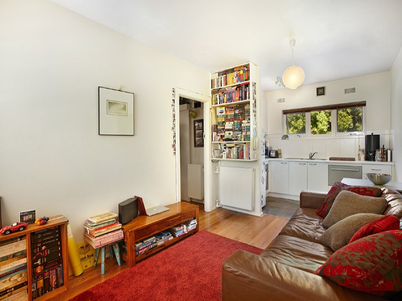 2/13 Beach Avenue, Elwood image 4